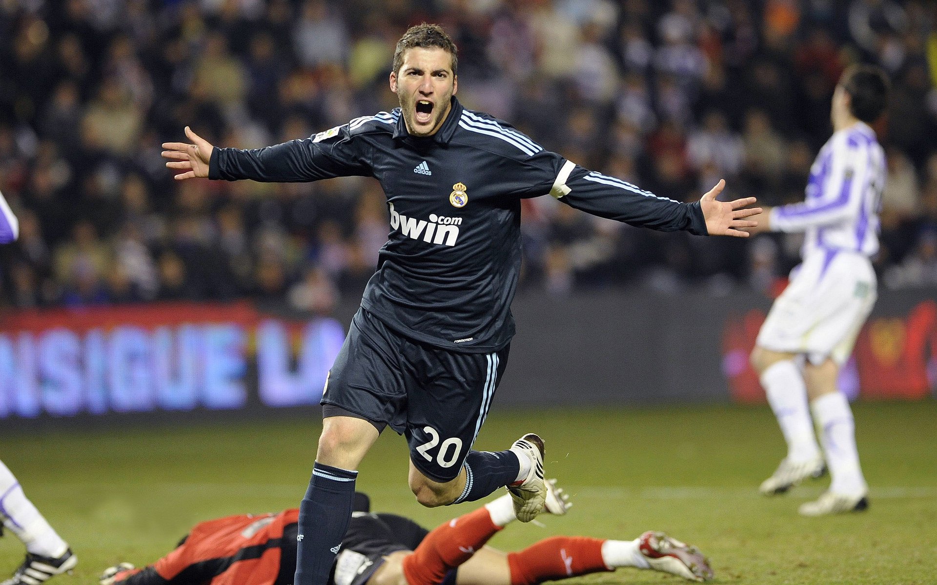 乐鱼体育-五大联赛残阵应战能力考验球队应变性,五大联赛激烈程度